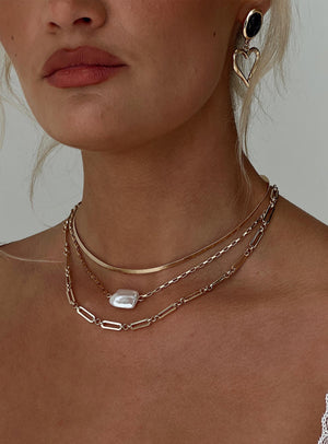 Get Me Necklace Gold